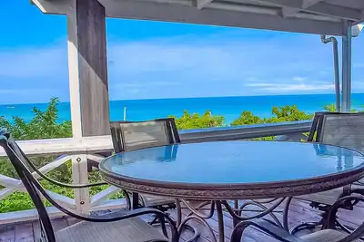 Beautiful View of the sunset and the ocean, with a Private Pool