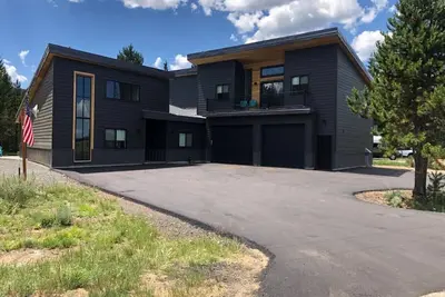 Image de Beautiful Modern Escape Next to Lake Inlet