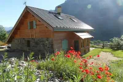 Image de Chalet 80m2, Très calme, vue exceptionnelle sur les montagnes