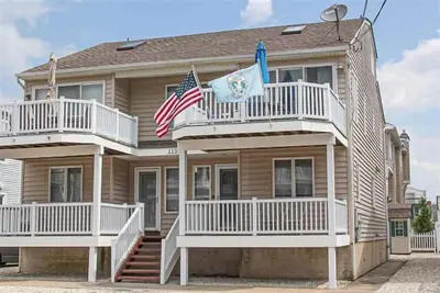 Image de Centrally located just a short walk to the beach!