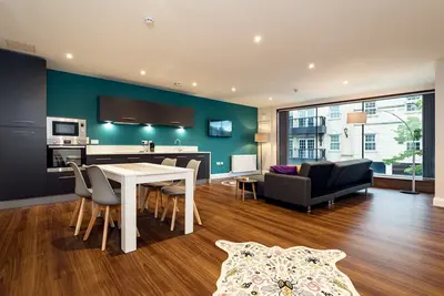 Image de 1-Appartement-de Luxe-Salle de bain privée séparée-Vue sur le canal