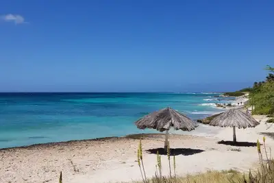 Stress Free relaxing private villa with pool, 5 min to Beach, dining
