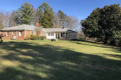 Image de •Broad Reach• Secluded cottage with open living space, sunset deck, big yard