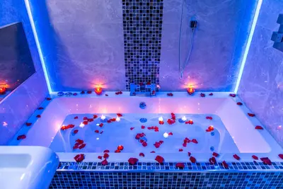 Image de Appartement-Royale-Bain à remous-The Royal Spa Suite