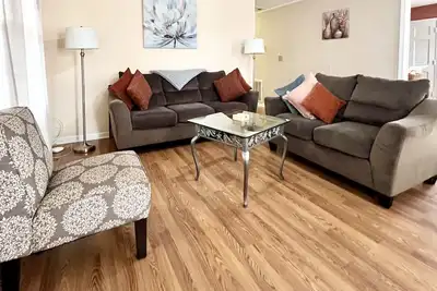 Image de A Cozy Spot On Montague. 3Bedrooms, 1. 5Bathrooms