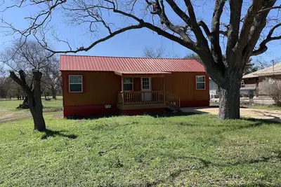 Image de Cabin with Deck. Close Nueces River