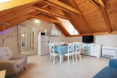 Image de Appartement familial Heritage Mama 3 à Omiš, parking gratuit