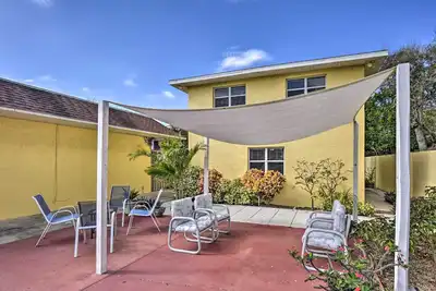 Image de Sunny Cocoa Beach Escape w/ Bikes, Walk to Beach