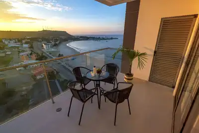 Image de 2 Bedroom Upscale Beach Front Condo