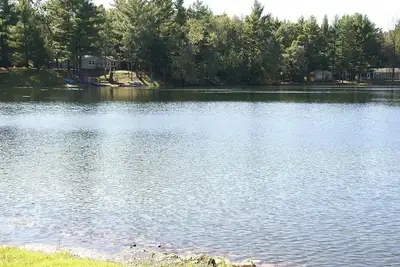 Image de Quiet Lake with Kayaks and Direct Beach Access!