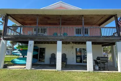 Image de Beautiful Home Located Directly On River! ! !