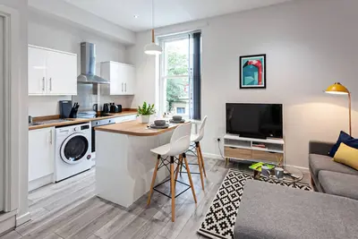 Image de Treetops at City Haven-de Luxe-Appartement-Salle de bain privée séparée