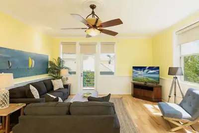 Image de **Old Town Oasis @ The Annex** Oceanside Condo & Pool + Last Key Services…