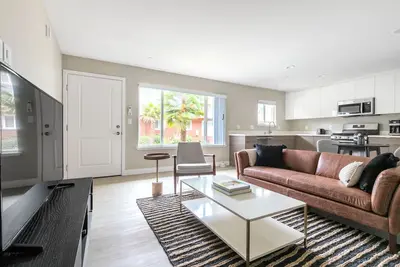 Image de Tasteful Campbell 1br w\/ Pool, Parking, walk to Groceries, by Blueground
