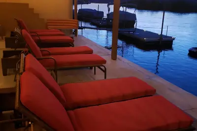 Image de River House - Waterfront Retreat W/Relaxing Decks - Only 8 Mins From Laughlin