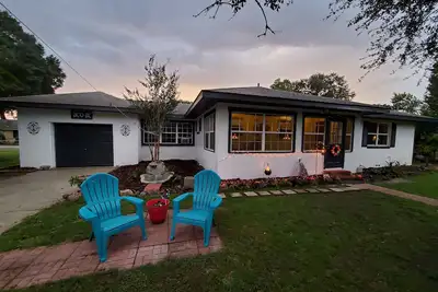 Fully Furnished Entire house, fenced yard. Pets Ok. 30 min to Legoland