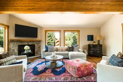 Image de 4br Luxury lodge : hot tub, slopes & trails!