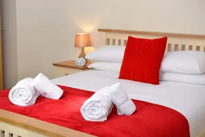 Image de George's Den-de Luxe-Appartement-Salle de bain