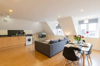 Image de de Luxe-2 bedroom Penthouse-Vue ville-Appartement-Salle de bain privée séparée