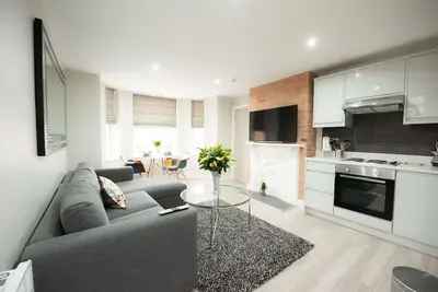 Image de Supérieure-Appartement-Salle de bain privée séparée-Vue sur Rue