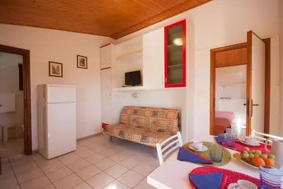 Image de Residence La Valdana - 4 person apartment with swimming pool, tennis and parking 1km from the beach