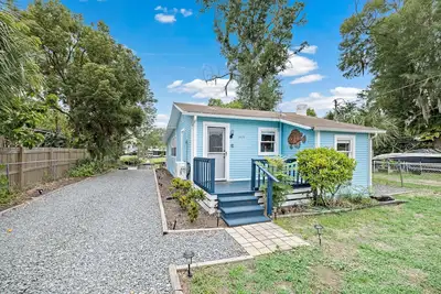 Image de Pristine Waterfront Cottage - Home Away From Home! !