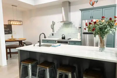 Image de Bootlegger's Loft / Luxury 2 Bedroom, 2 Full Bathroom Condo