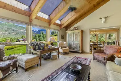 Image de Serene Retreat - Fire Pit - Great Views - Air Conditioning! Str2024-085