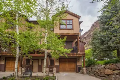 Image de Vibrant Ouray Townhome-Close to Downtown - Ac and Balcony - Pets Welcome