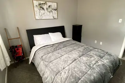 Image de A clean, cozy home in Amarillo with a large yard in quiet neighborhood.