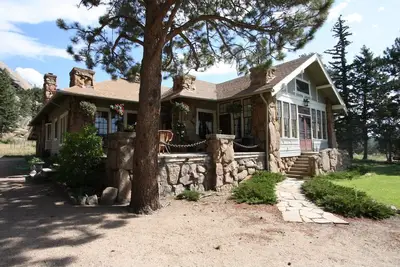 Image de Beautiful Setting, Romantic Historic Arts & Crafts Home, Great Longs Peak Views