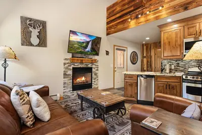 Image de Creekside Suite 03 River View!