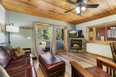 Image de Bugle Pointe B12 (Private Hot tub) River Views!