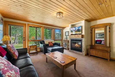 Image de Creekside Suite 17 River View!