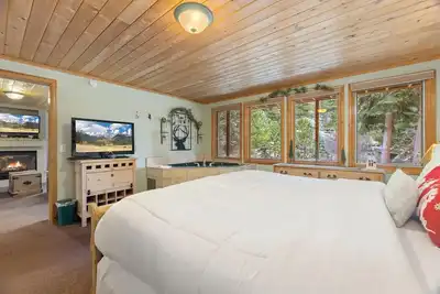 Image de Creekside Suite 22 River View!
