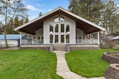 Image de Harbor Island - Spacious Waterfront Home with Dock