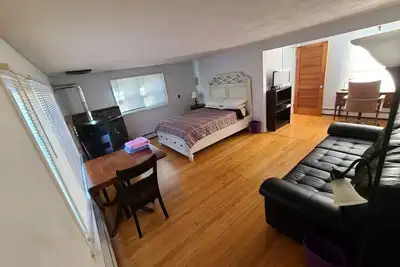 Image de Relaxing Large Studio in lake Community near Uconn