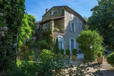 Image de Appartement dans Mas demeure provençale piscine & spa