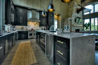 Image de New Listing! ! Magnificent Estate with Pool Minutes from Downtown Blue Ridge