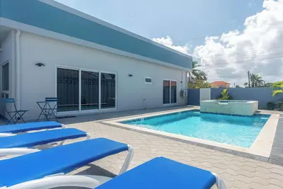 \nVacation home, family-friendly, private pool, Jacuzzi.