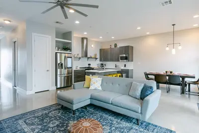 Image de Modern 3 Br Oasis in Southtown near Riverwalk