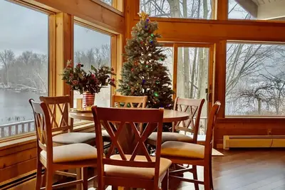 Image de Year Round Lake\/Ski Home on Crooked Lake