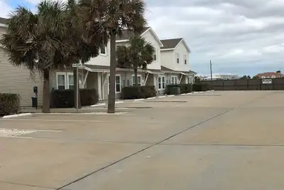 Image de Short Walk to the Beach!