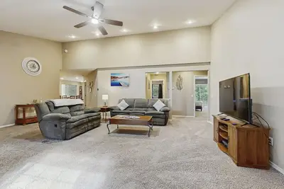 Image de Wooded home close to Schweitzer, enclosed yard, & hot tub