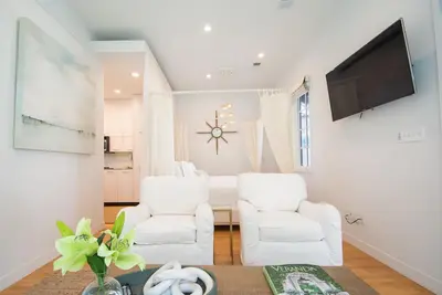 Image de Nest Carriage House - Newly Renovated! Close to Shops & Restaurants! Free Gym & Tennis!