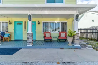 Image de Quaint Beach Living Steps from the Ocean