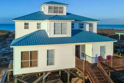 Timeless, authentic and endearing! A bayside beauty with space for everything! -
