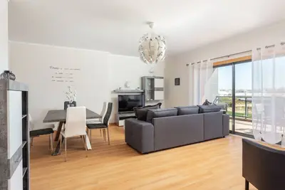 Image de Luxury 2-Bedroom Apartment with Rooftop Pool, Village Marina, Olhão