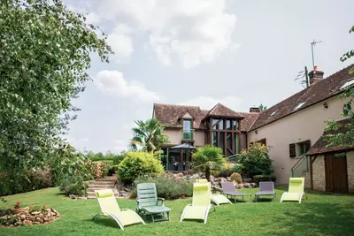 Image de Gîte de charme avec Spa et cheminée, près du Mans, 7 chambres, Wifi, en bord de forêt de Vibraye