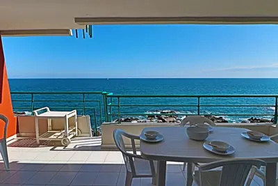 2 pièces avec terrasse 16m² et vue mer